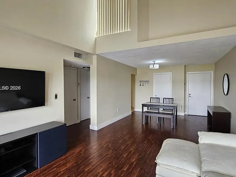 502 NW 87th Ave #403 — Photo 2
