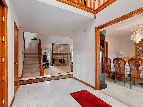 3rd image of 16725 Meadowcrest Dr