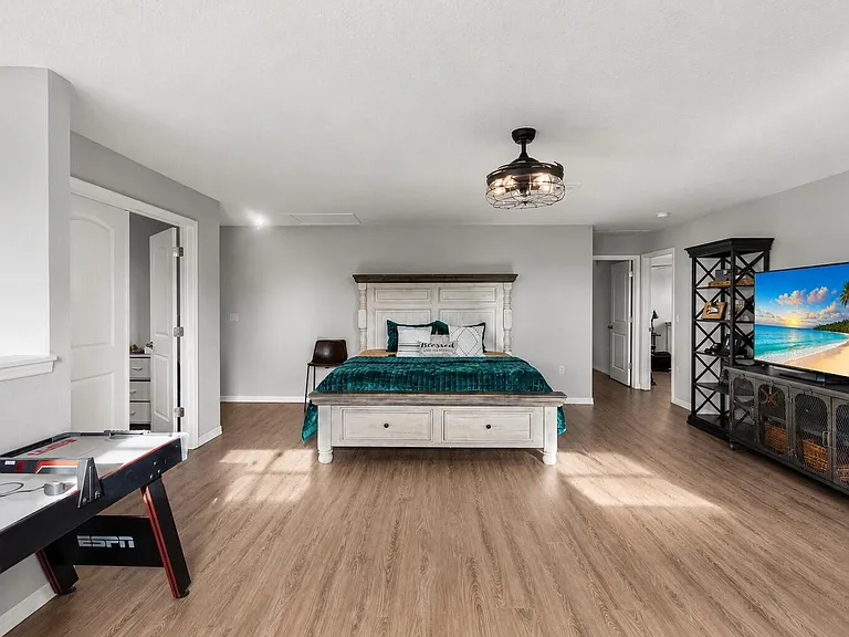 5648 NW Lorna Ct — Photo 33
