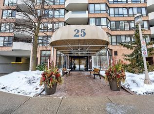 25 Austin Dr #924, Markham, ON L3R8H4