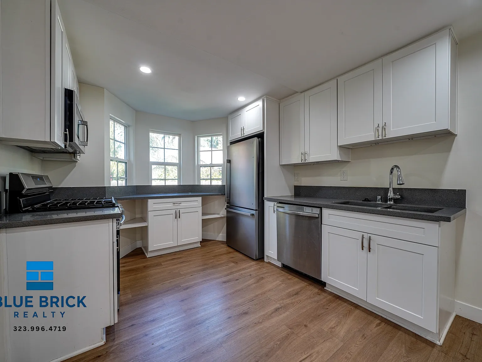 Bright & Laid-Back 3 Bedroom 2 Bathroom Single-Family Home with Private Backyard — Photo 2