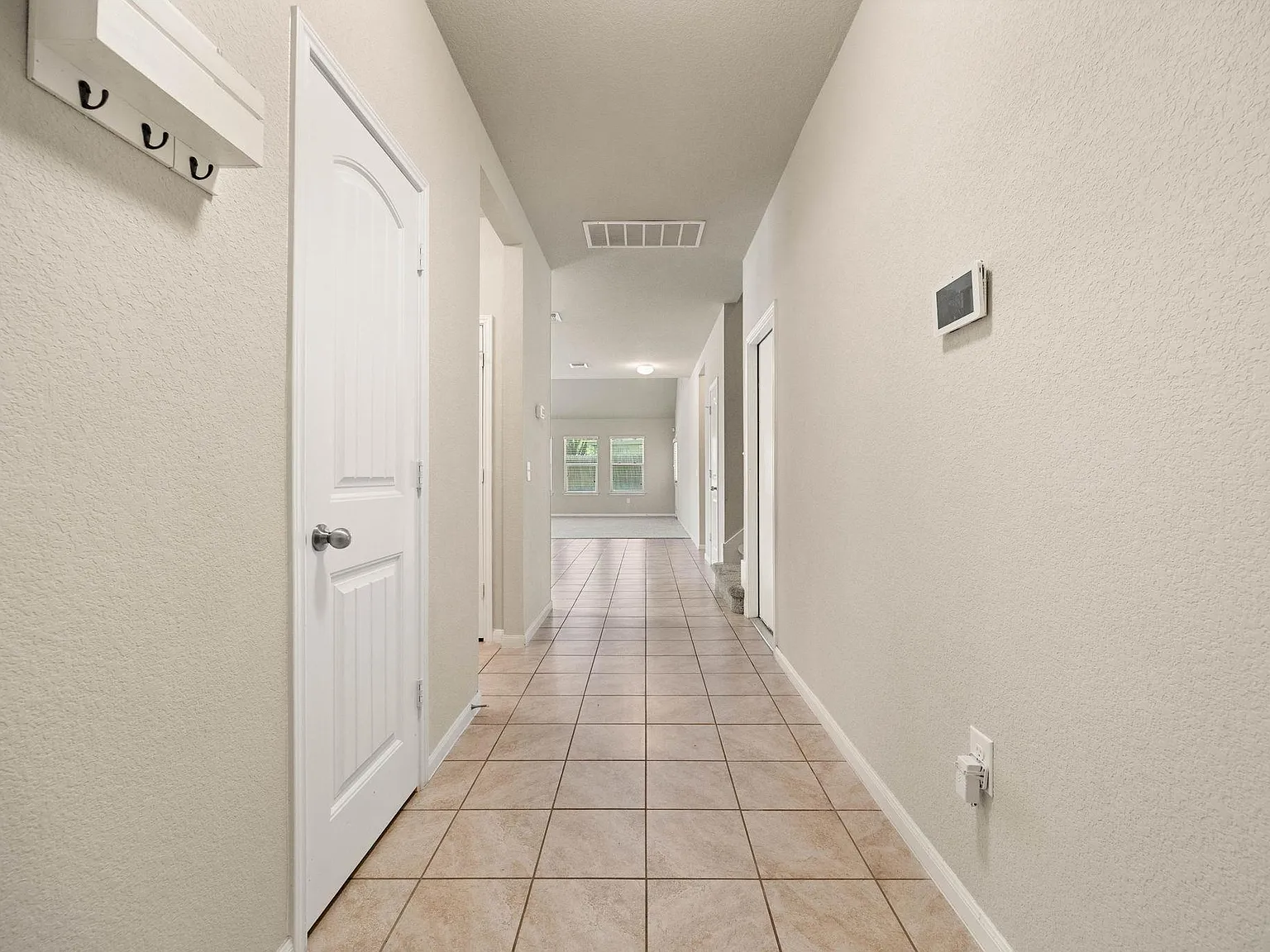 4 bed, 2.5 bath, 2898 sqft, $2,495 — Photo 4