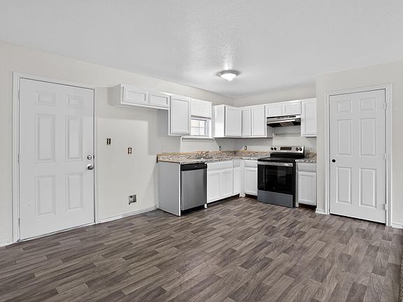 5th image of 406 Watkins St