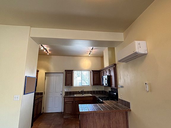 4th image of 823 N San Pedro St APT A