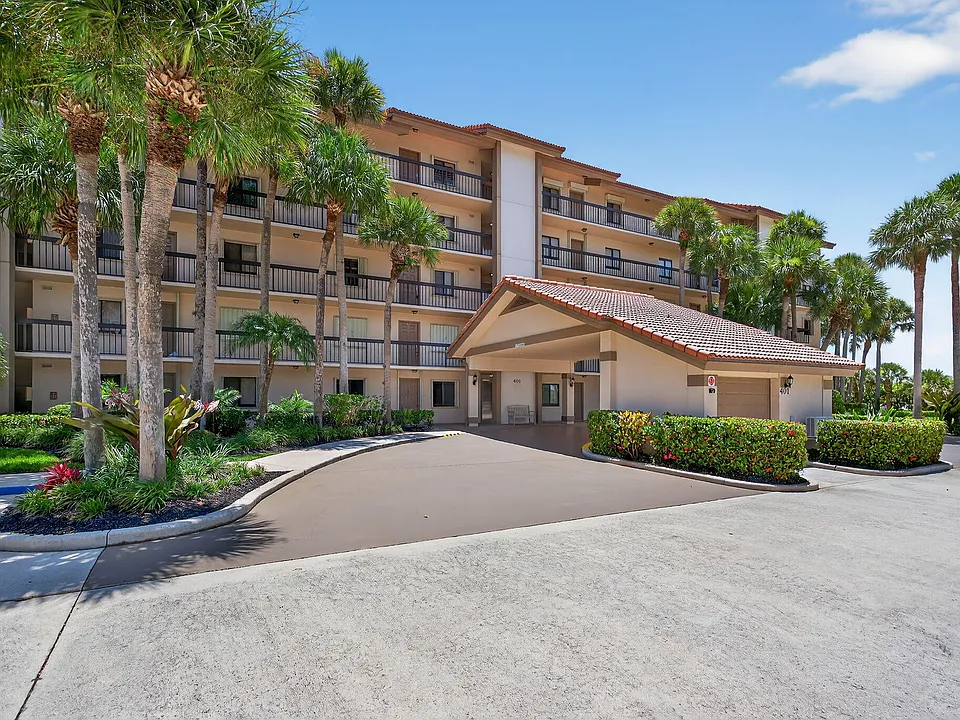 401 Ocean Bluffs Blvd #205