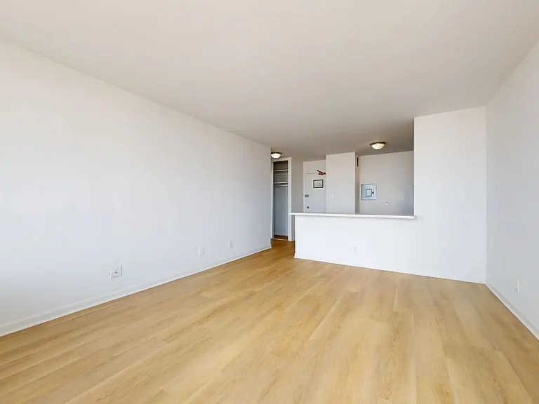 Lake Meadows Apartments — Photo 9