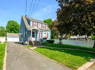 22 Fernwood Ter, Linden, NJ 07036