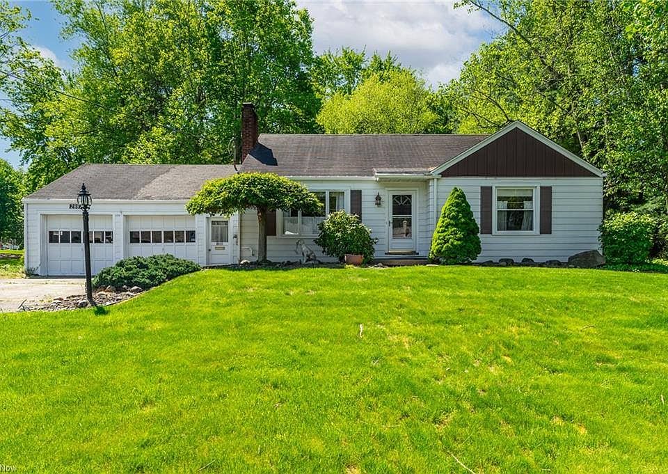 1st image of 2887 Howell Dr