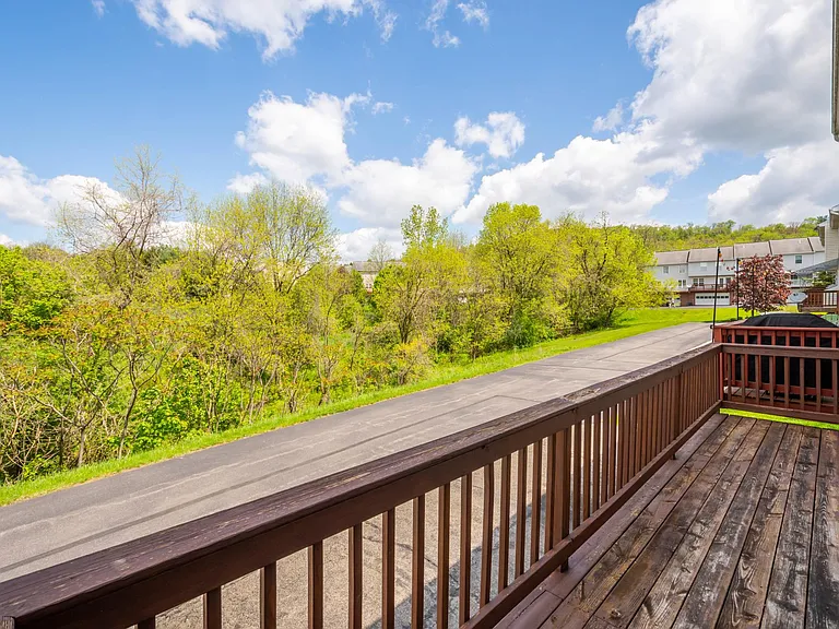 1036 Royal Dr — Photo 27