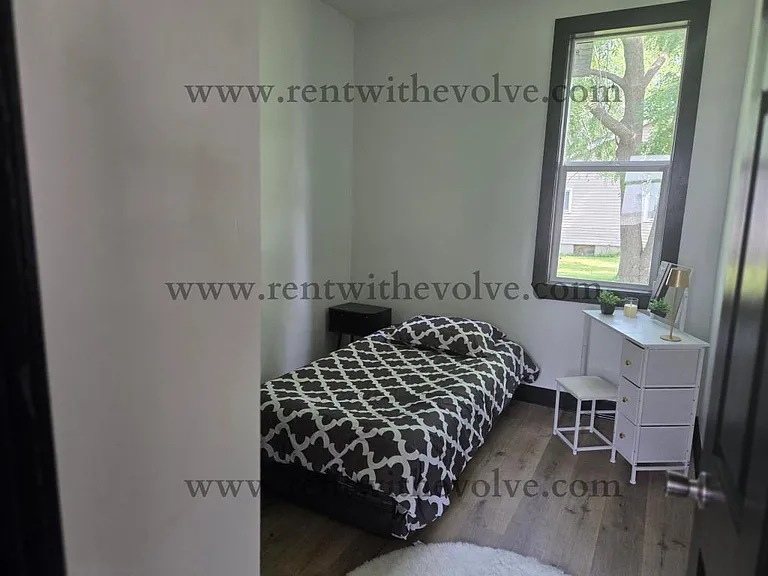 512 S West St — Photo 6