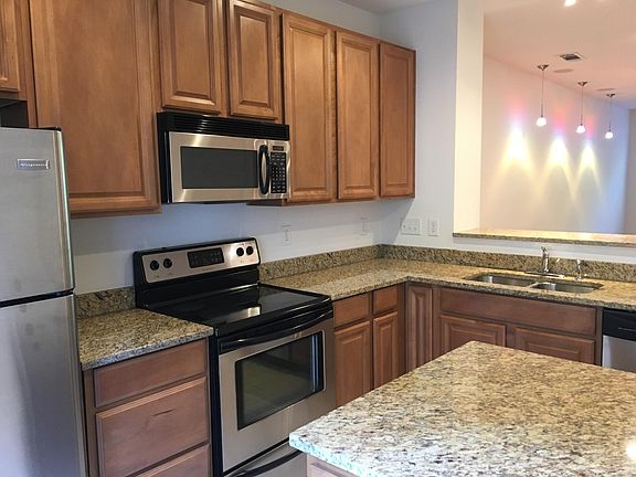 5th image of 2640 Weddington Ave