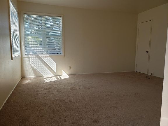 5th image of 876 Park Dr #4