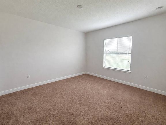 5th image of 202 Brookes Pl