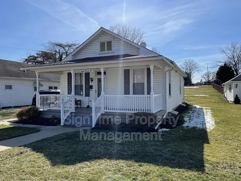 825 Armstrong Ave — Photo 2
