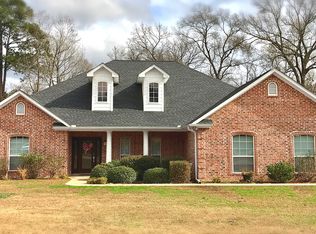 285 Kayla Ln, Longview, TX 75602