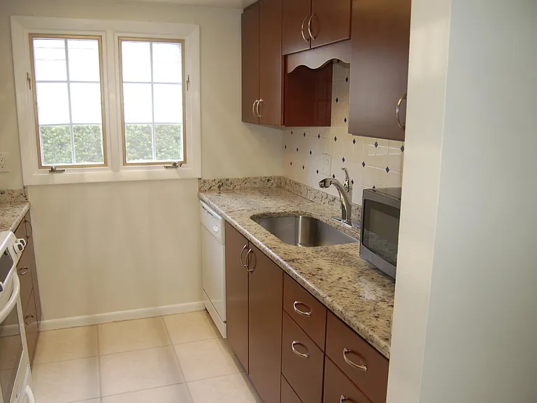 1920 Woodcrest Dr #13 — Photo 22