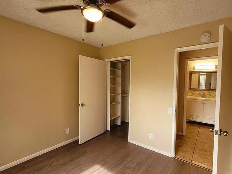 Burkhart Apartments — Photo 18