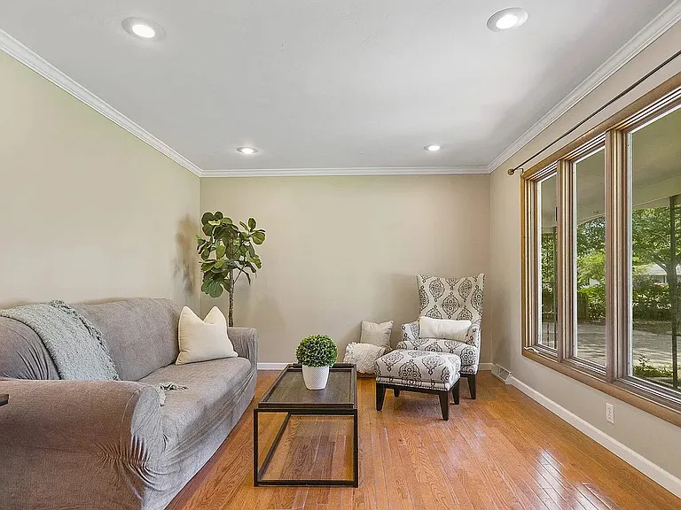 285 Westmont Ave — Photo 10