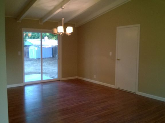 3rd image of 1420 Redwood Ave