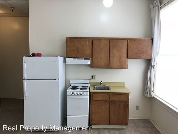 4th image of 309 E St APT 15