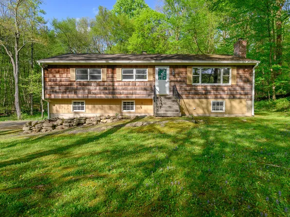 14 Fox Run Lane South, Newtown, CT 06470