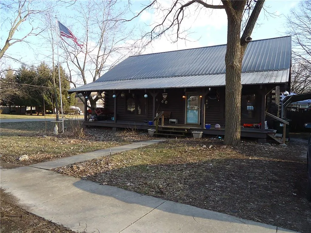 542 E Main St photo 1