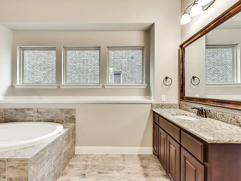 810 Elm Park Dr — Photo 9