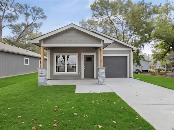 121 S Cedar St, Ottawa, KS 66067