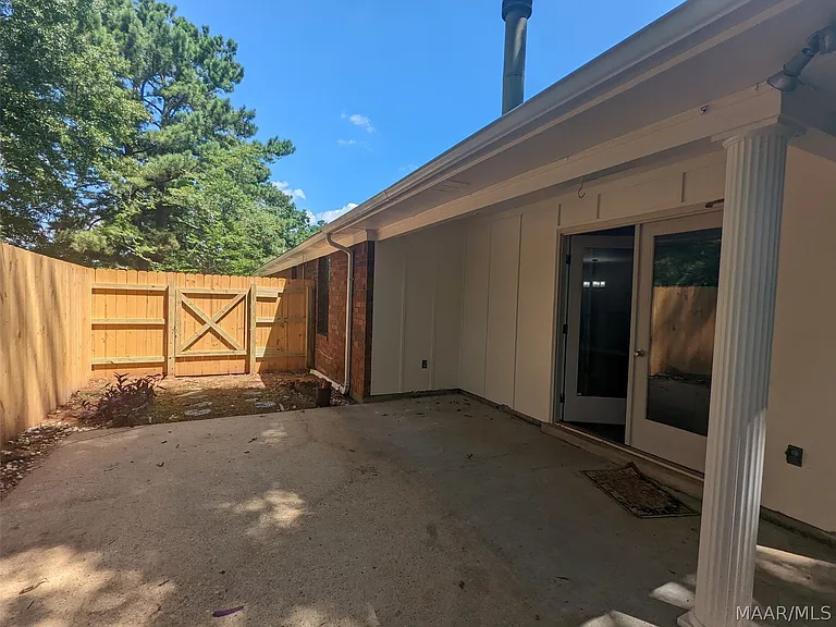 191 S Burbank Dr — Photo 17