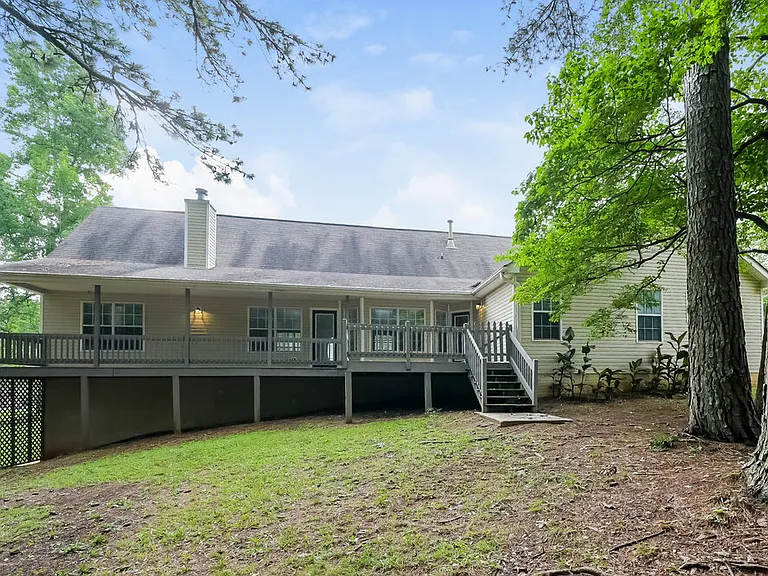 128 Alexander Dr — Photo 16
