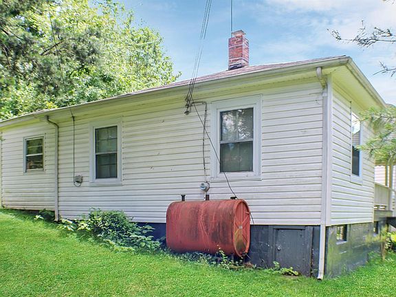 3rd image of 412 Cork St Lot 8