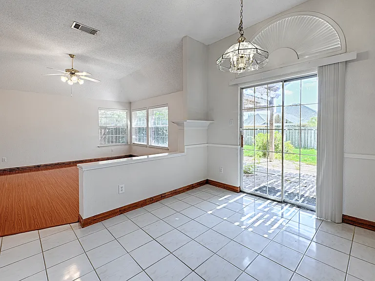 7512 Vineyard Dr — Photo 24
