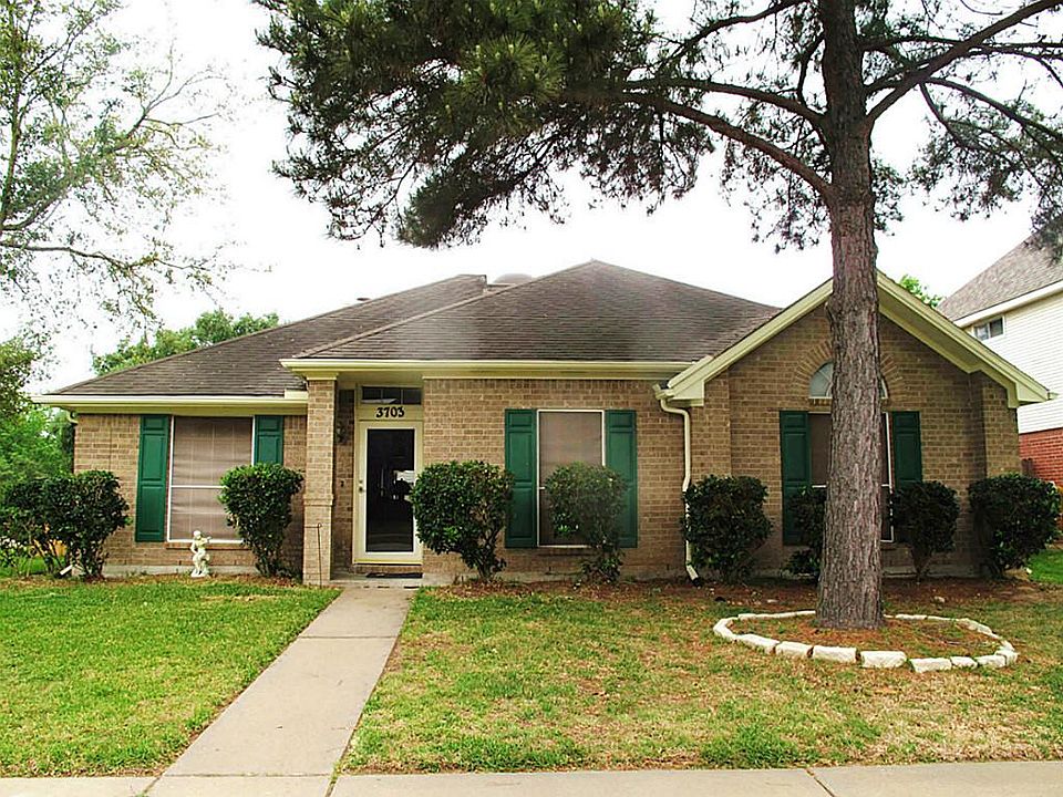 Nice curb appeal in Westfield Terra