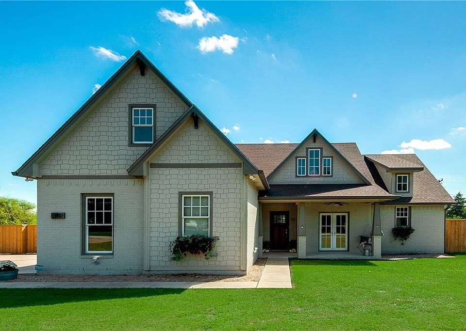 1st image of 105 Westlawn Dr