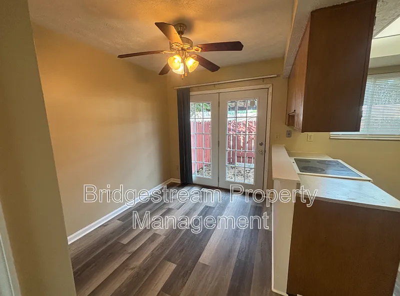 2 bed, 1.0 bath, $1,050 — Photo 3