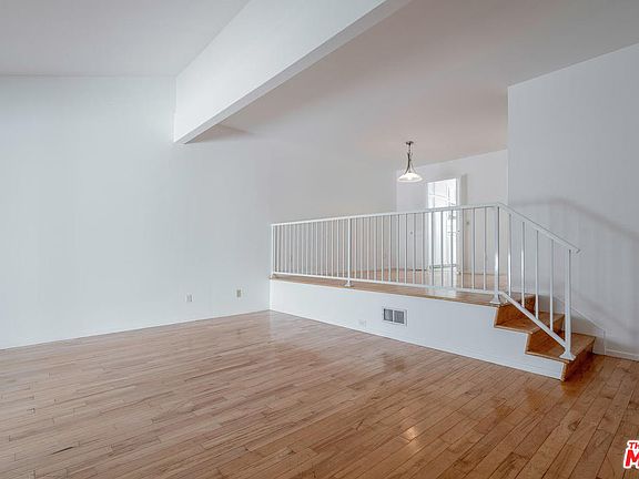 2nd image of 1564 Palisades Dr