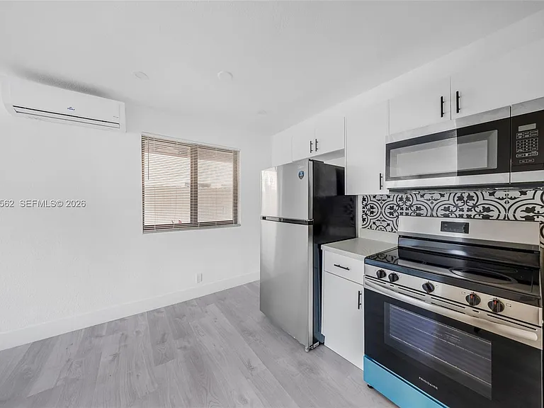 920 NW 8th Ave #3 — Photo 11