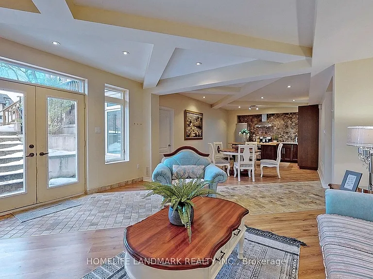 88 Caines Ave — Photo 2
