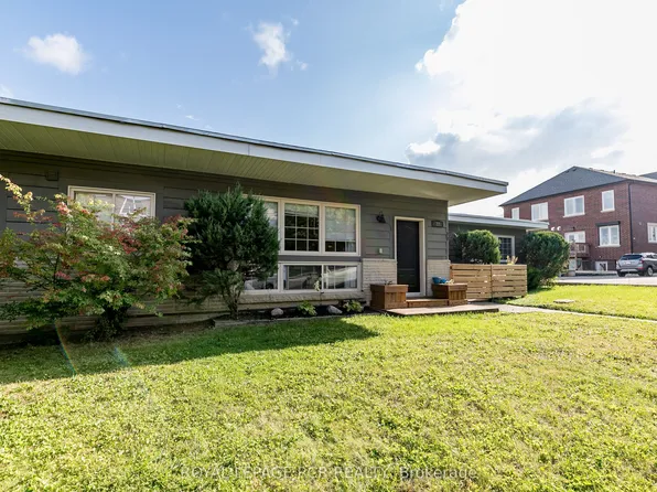 22 Centre St #1, Bradford West Gwillimbury, ON L3Z 1W8