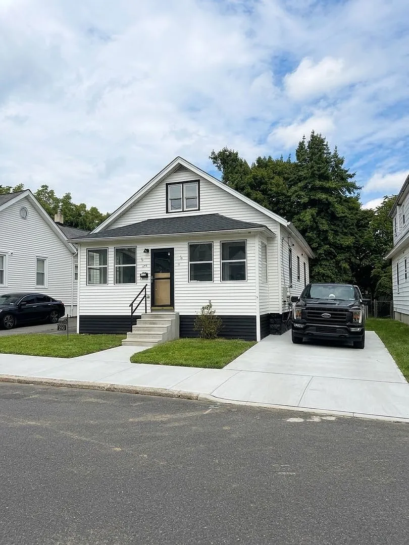 3 Bedroom 1 Bathroom in Ewing, NJ close proximity to TCNJ — Photo 1