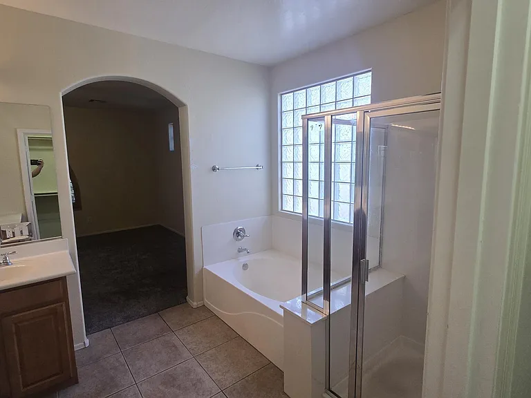 4039 N Park St — Photo 12