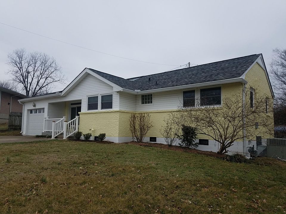 Big front yard, fully fenced back yard