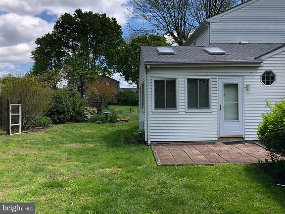 5th image of 302 N Elm Ave