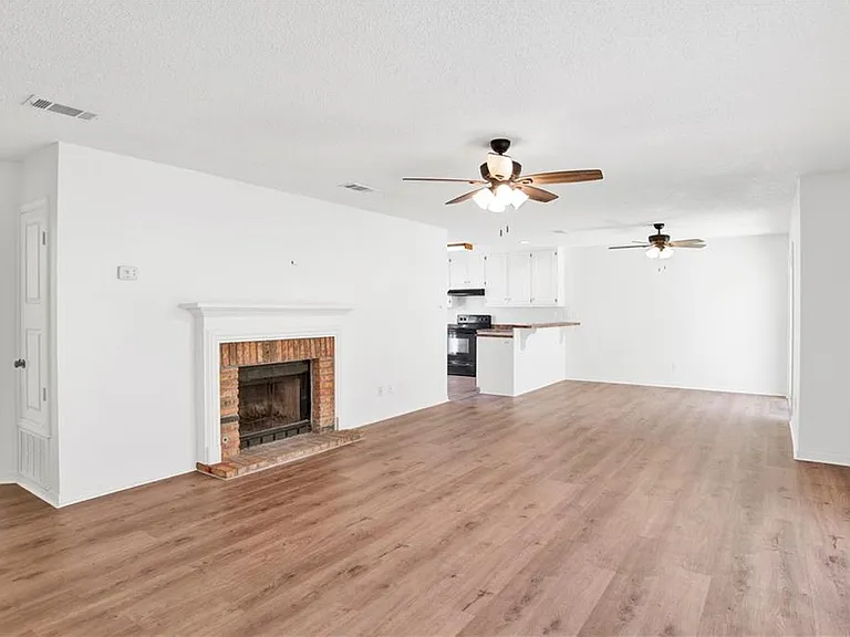 5631 Bentley Ln — Photo 3