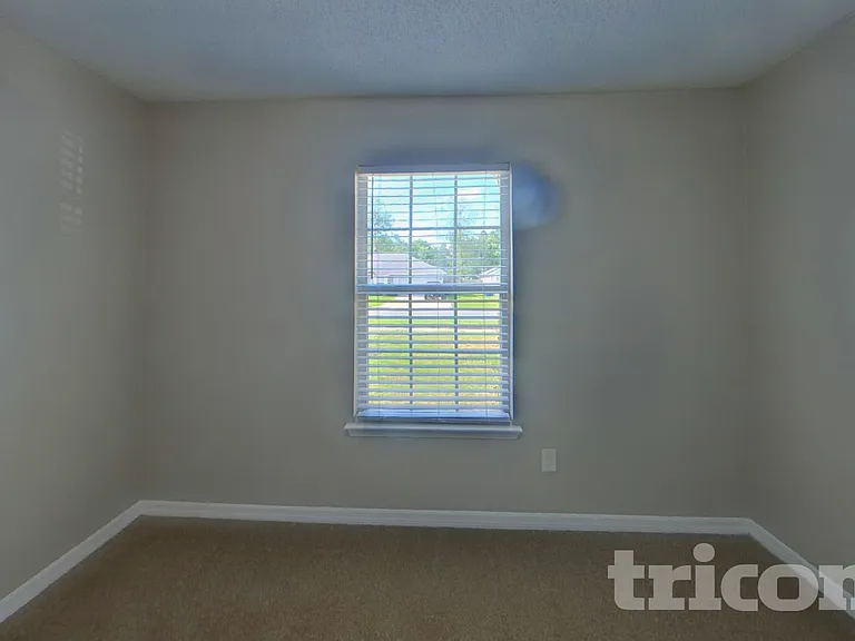 470 Shamrock Ave S — Photo 12