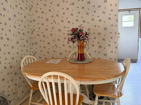 5th image of 24169 Durham St