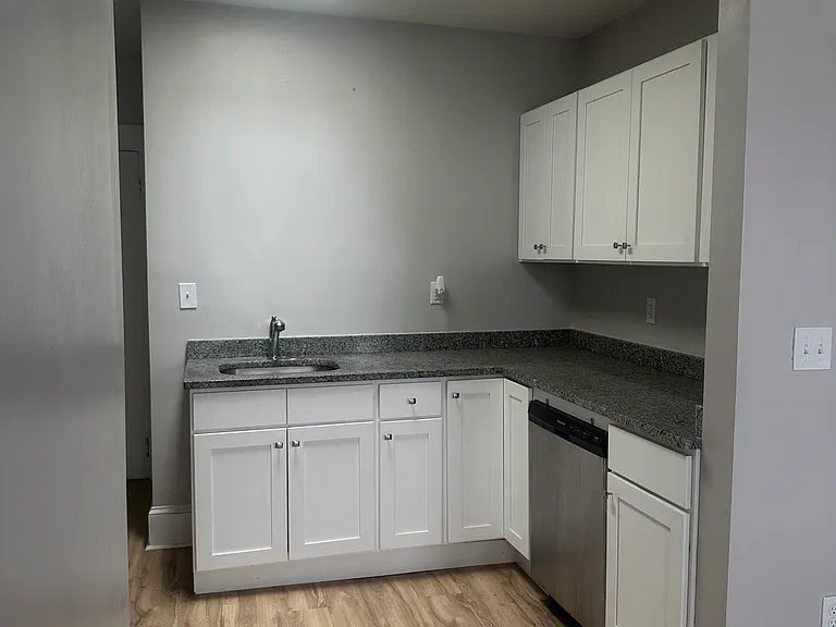 72 Main St #2 — Photo 8