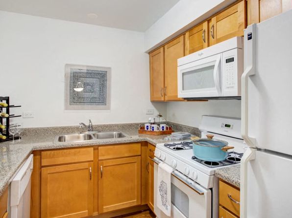 The Gates of Deer Grove Apartment Homes | 125 W Dundee Rd, Palatine, IL