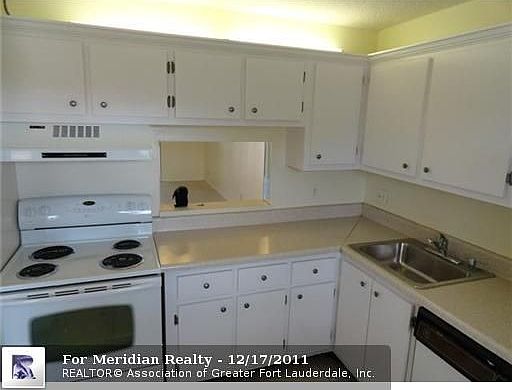 2nd image of 829 Camino Rd APT 208C