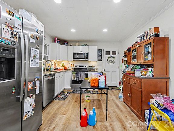 5th image of 207 Hovis Rd